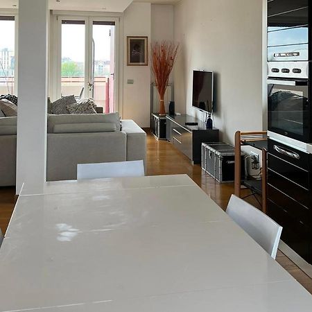 Penthouse Suite - Skyline View Busto Arsizio Luaran gambar